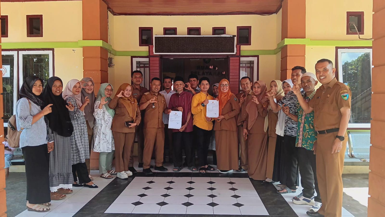 DPMPTSP Lakukan Pendampingan Penerbitan Izin di Kantor Camat Bayang Utara