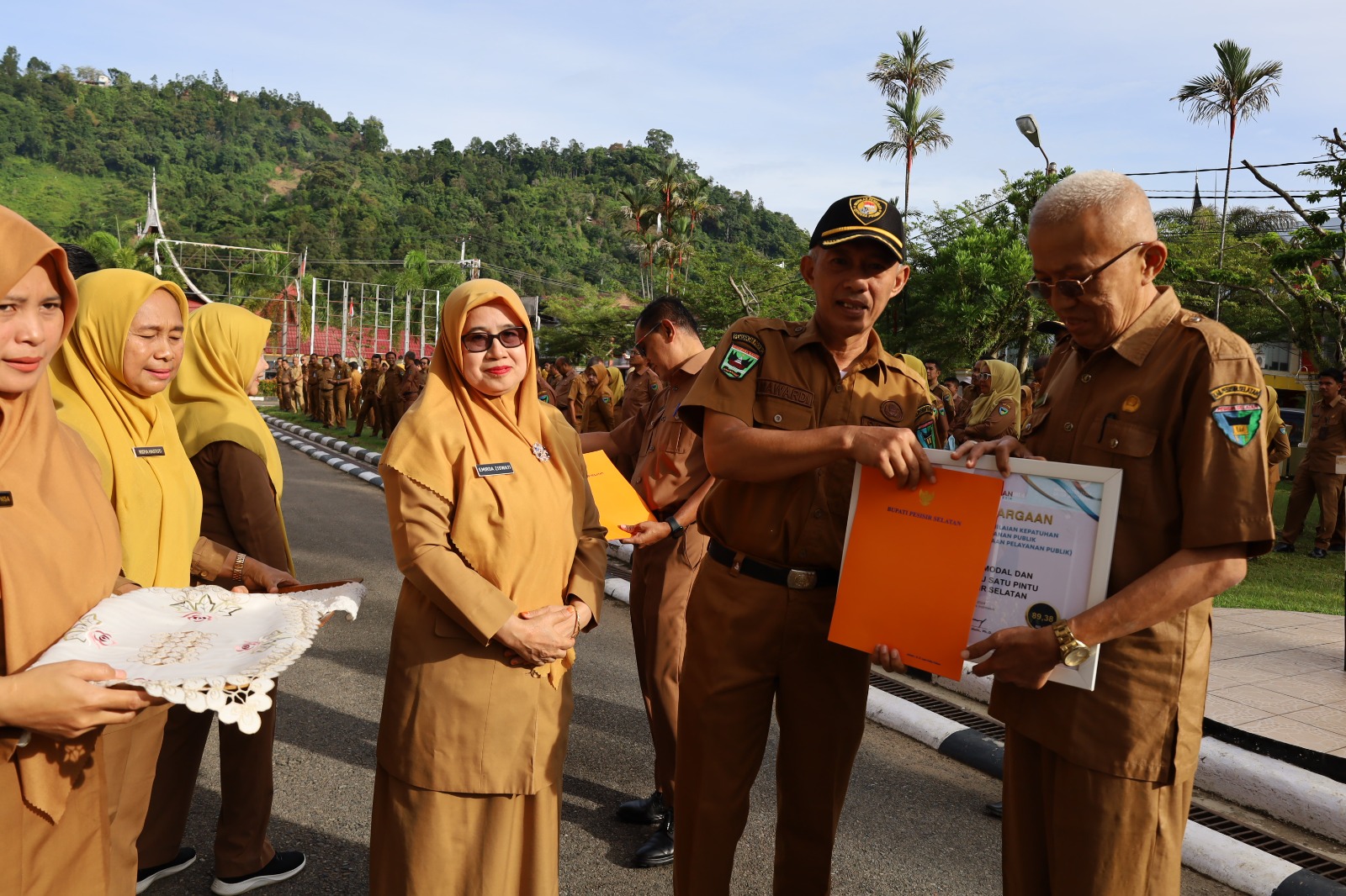 DPMPTSP Terima Piagam Penghargaan Pelayanan Publik Tahun 2024 oleh OMBUDSMAN