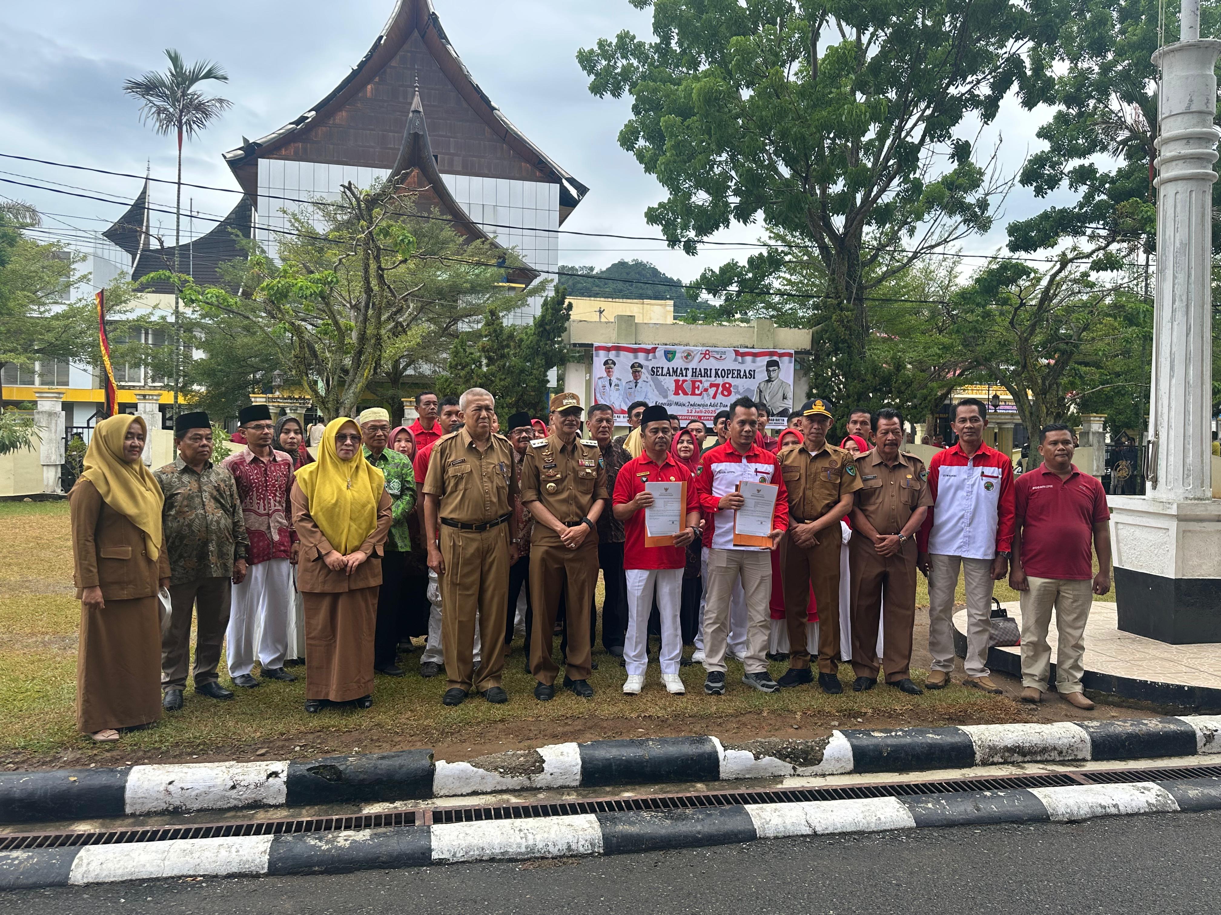 Penyerahan Secara Simbolis Izin Berusaha dan SK  Kemenkumham