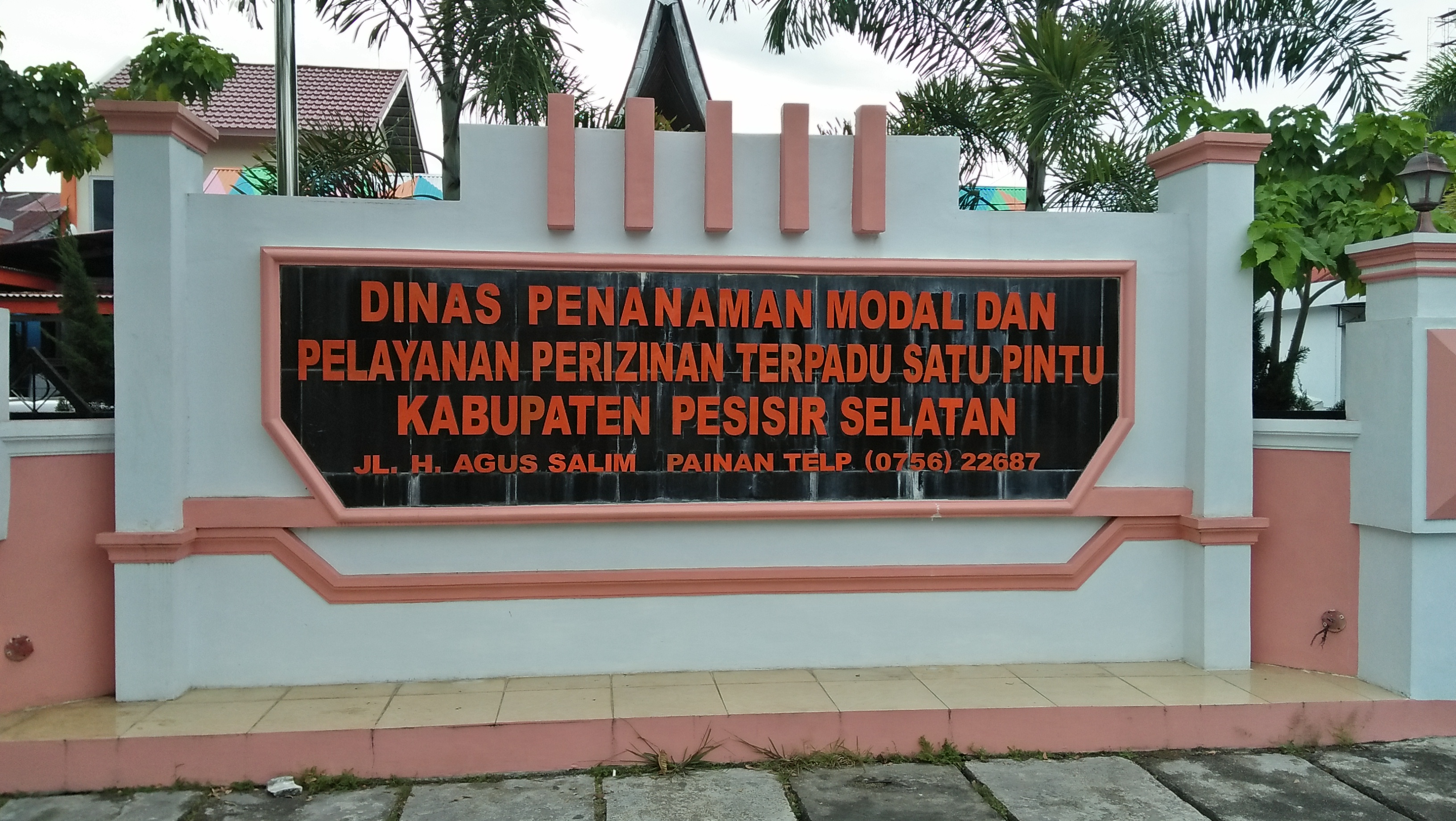foto papan nama dinas perizinan